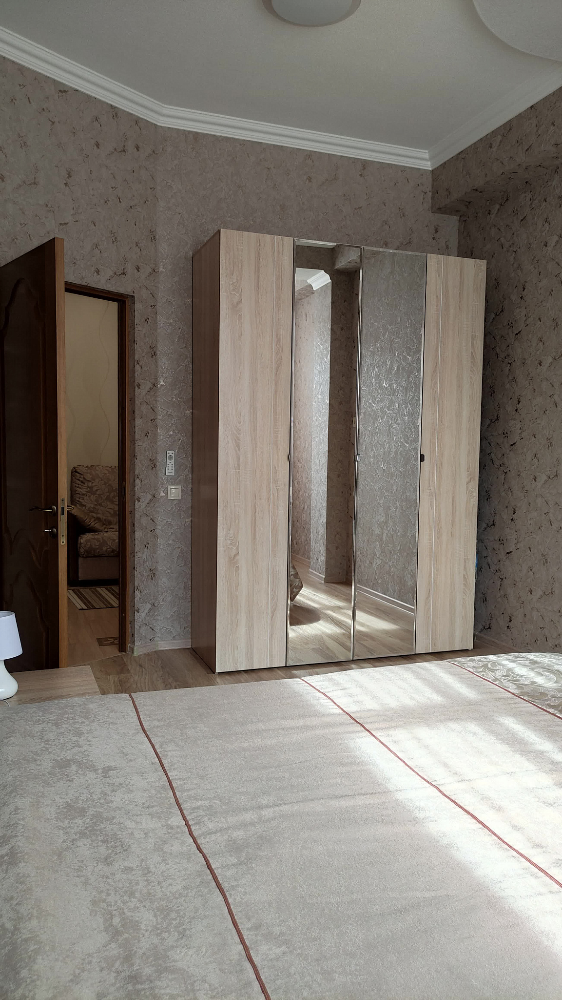 . "Квартира-студия с отдельной спальней". Хоста