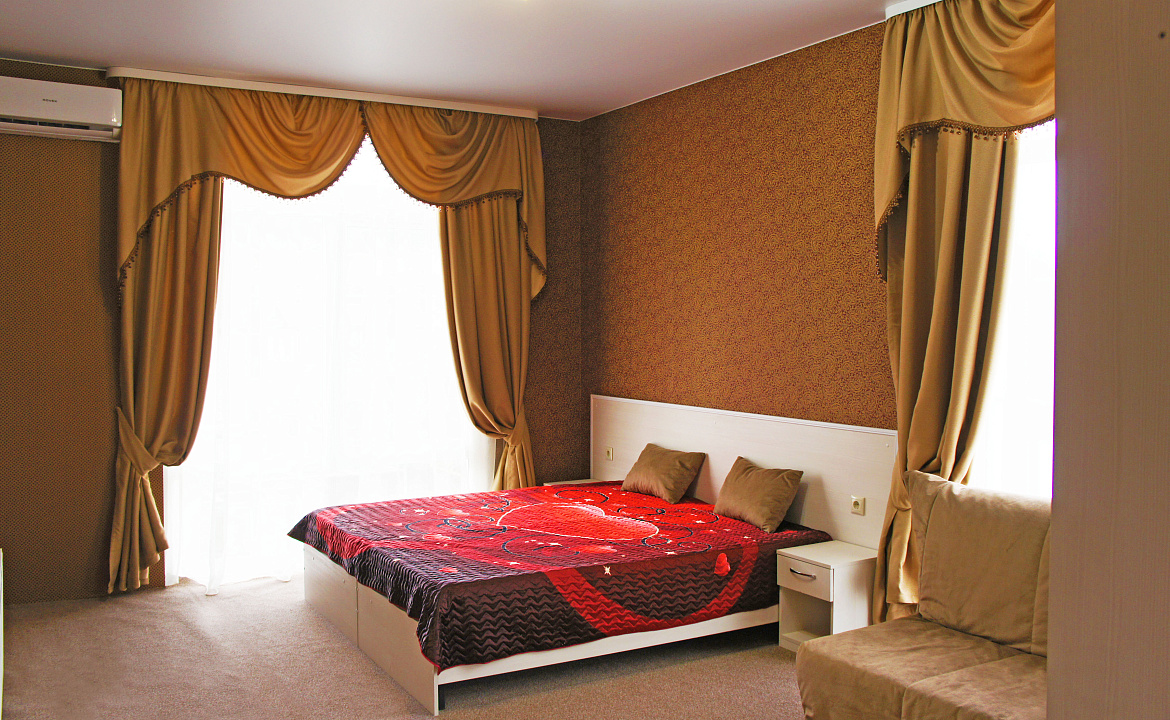 Апартаменты на 4-х человек с балконом. Гостевой дом "МЕЛИС". Дивноморское