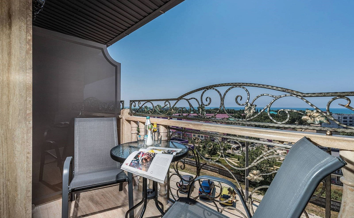 Стандарт с балконом. Бутик- отель "Репин" . Витязево