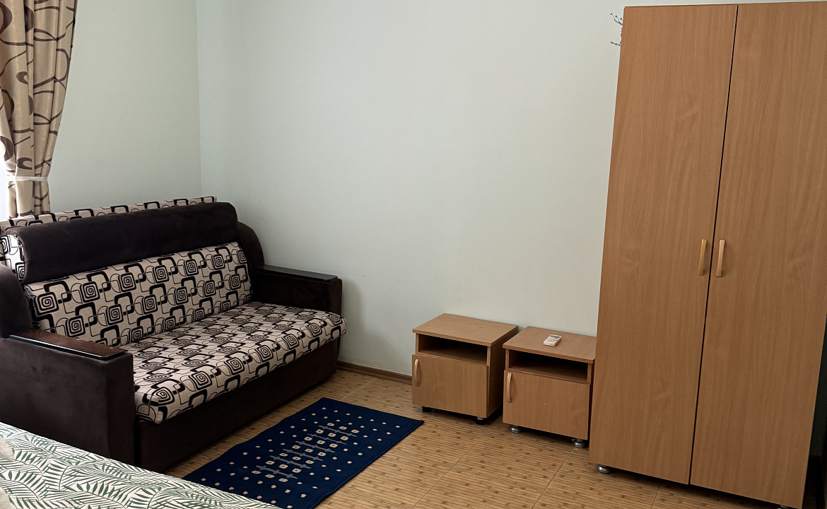 Семейный 3-х комнатный 1 этаж. Гостевой дом "Пантера". Гагра