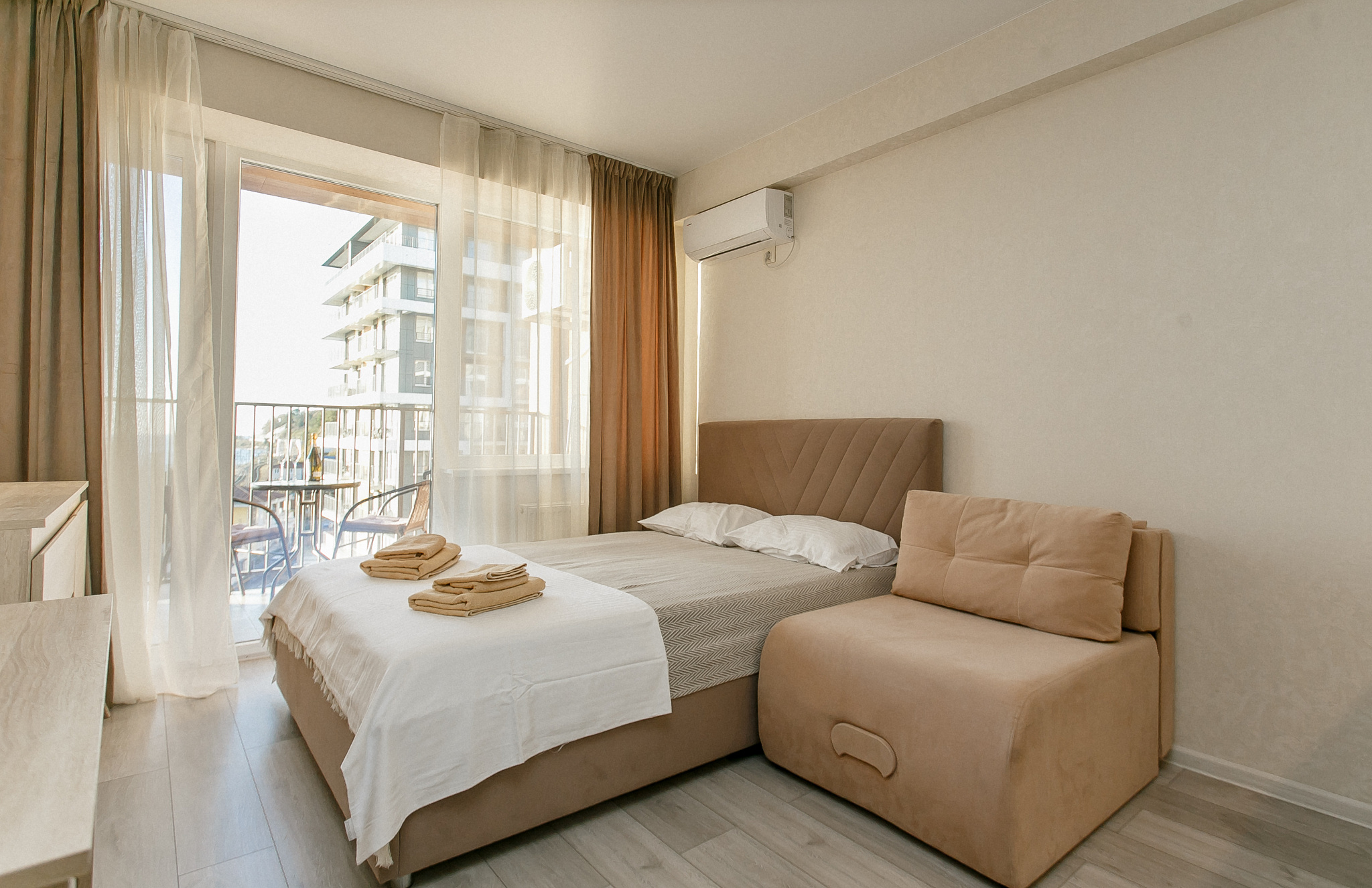 . Светлая студия с видом на морской закат. Дагомыс