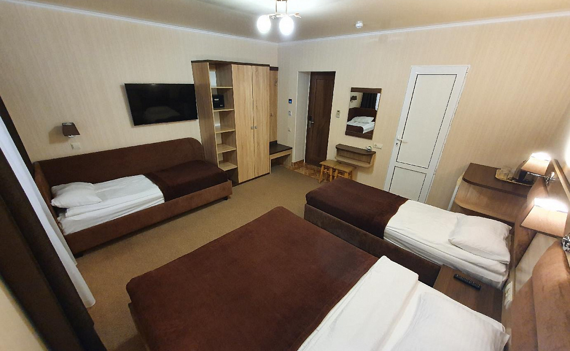 4-х местный стандарт. Отель Золотой **. Саки