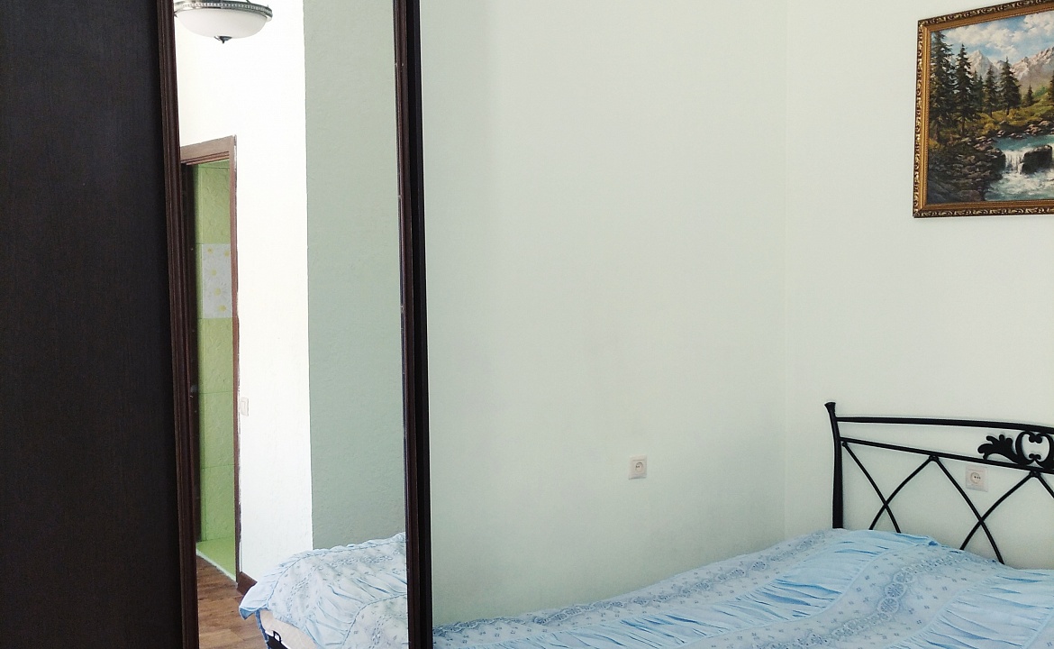 Трехместный номер с собственной ванной комнатой. Частный сектор У Саиды. Сухум