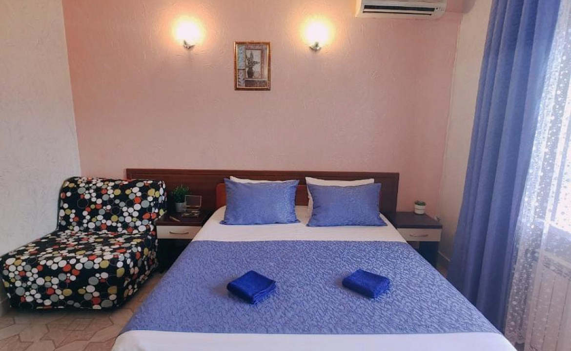 Комфорт» 2-х местный с балконом. Отель "Бавария". Витязево