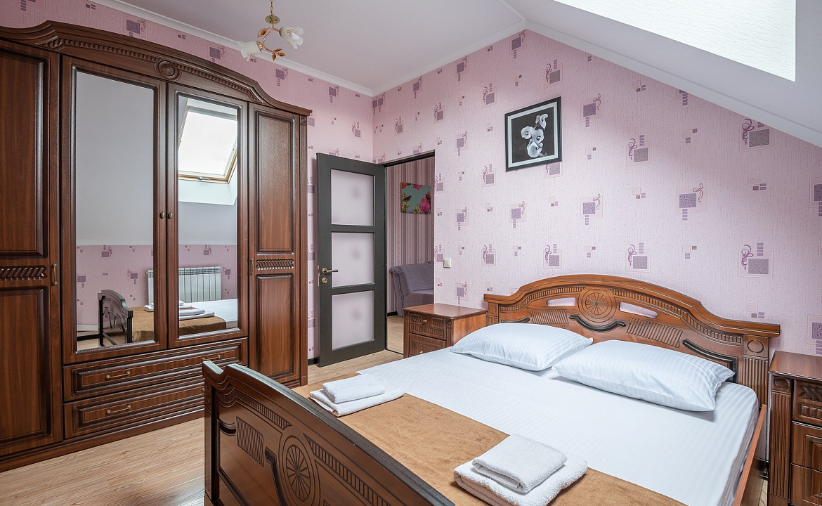 Семейный двухкомнатный. Мини отель «Эдельвейс». Адлер