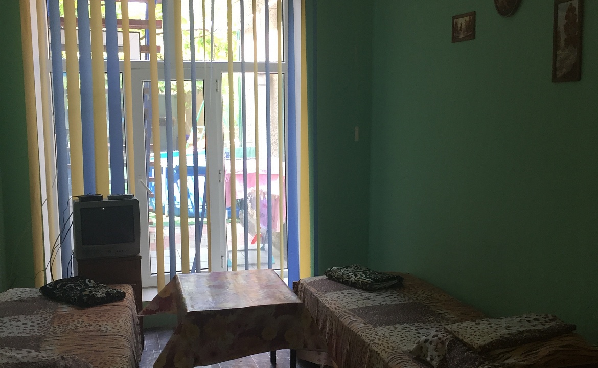 Четырехместный «Эконом». Гостевой дом на Комарова 17. Витязево