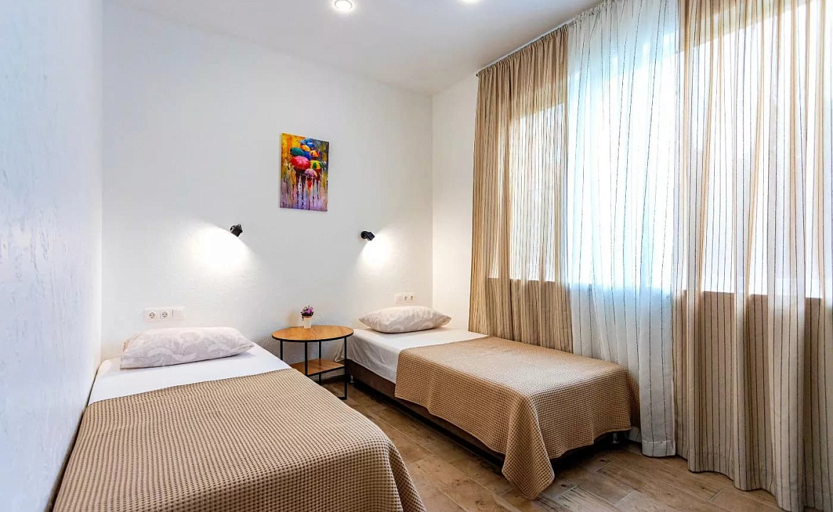 Половина дома (трехкомнатный люкс). Половина дома (трехкомнатный люкс) "У Жоровны". Геленджик Половина дома (трехкомнатный люкс). Половина дома (трехкомнатный люкс) "У Жоровны". Геленджик