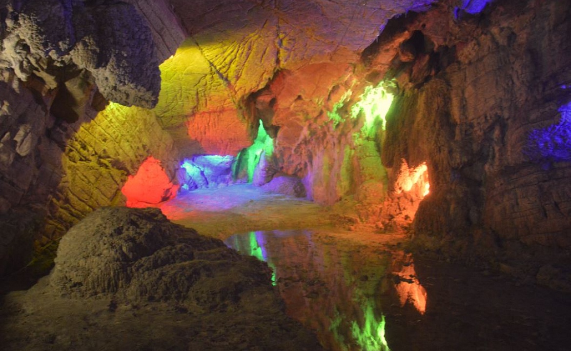 Фотография Воронцовских пещер взята с сайта: http://voroncovskie-peschery.ru/