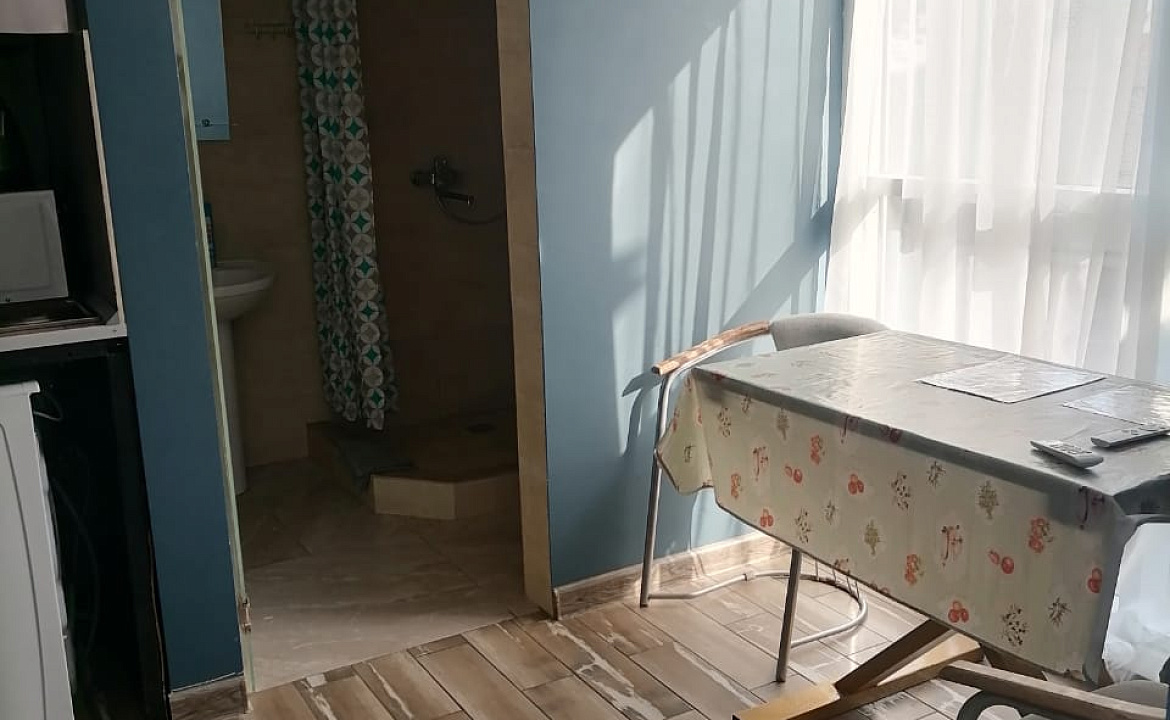 Трехместные апартаменты. Гостевой дом Четыре сезона. Лоо