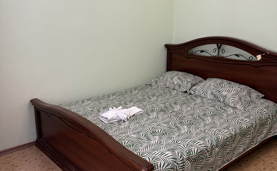 Семейный 3-х комнатный 1 этаж. Гостевой дом "Пантера". Гагра