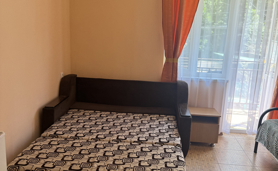 1 комнатный номер с балконом  . Гостевой дом "Пантера". Гагра