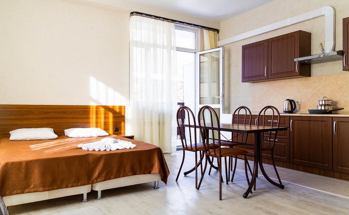 Апартаменты (левое крыло) 2 х местный. Семейные апартаменты "Благодарный круглый год". Красная Поляна