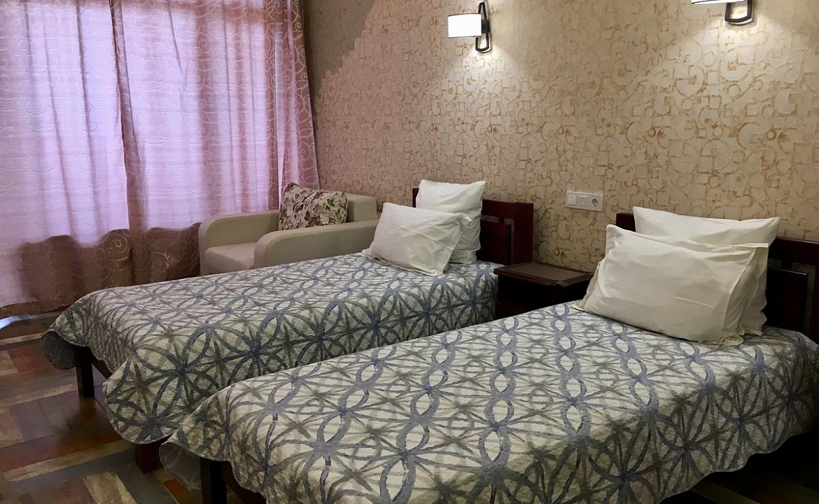 Полулюкс с балконом. Частный гостевой дом Гостевой Дом "Санрайс"/ SUNRISE. Феодосия Полулюкс с балконом. Частный гостевой дом Гостевой Дом "Санрайс"/ SUNRISE. Феодосия