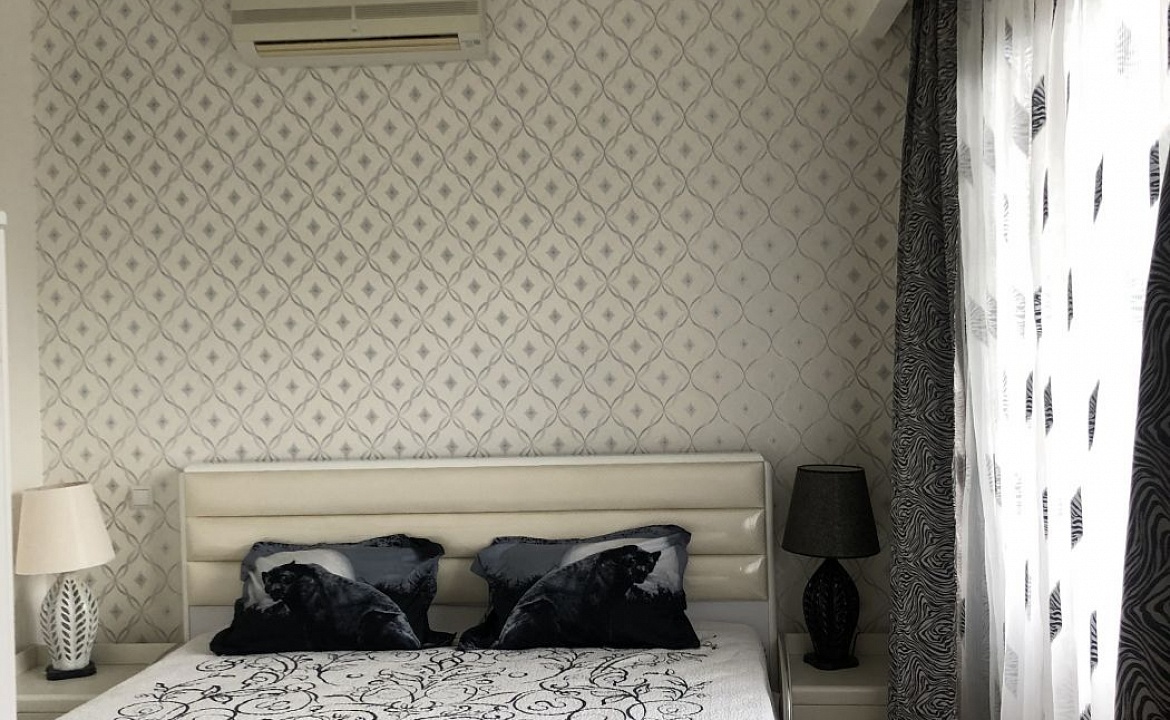 Апартаменты . Квартира в многоквартирном доме Апартаменты . Алушта