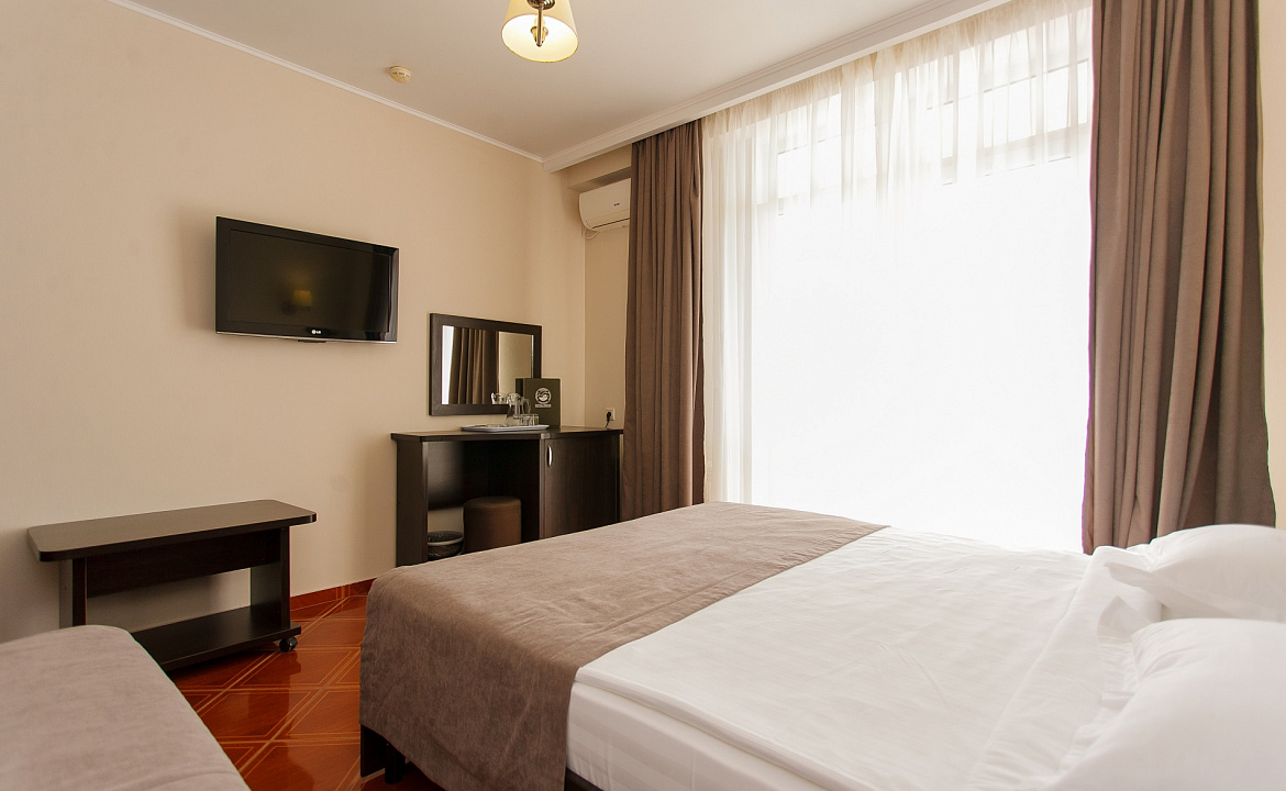 «Стандарт» трехместный с балконом. Отель «Имера». Витязево