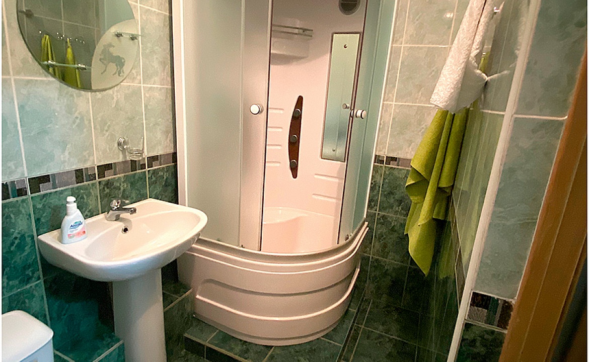 2-комнатный 4-местный номер Люкс с балконом. Гостиница Астерия. Ейск