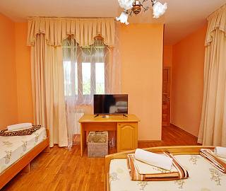 3-х местный номер стандарт. Гостевой дом Атлантис. 