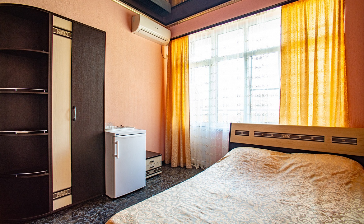 2х местный полулюкс с балконом. Отель "Калараш 17а". Лазаревское