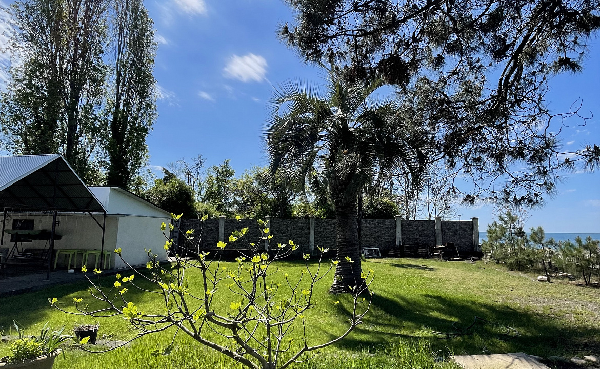 3 коттеджа . Коттедж Морской Бриз. Сухум