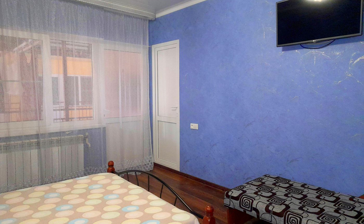 Трёхместный стандарт . Гостевой дом Южный берег.. Адлер