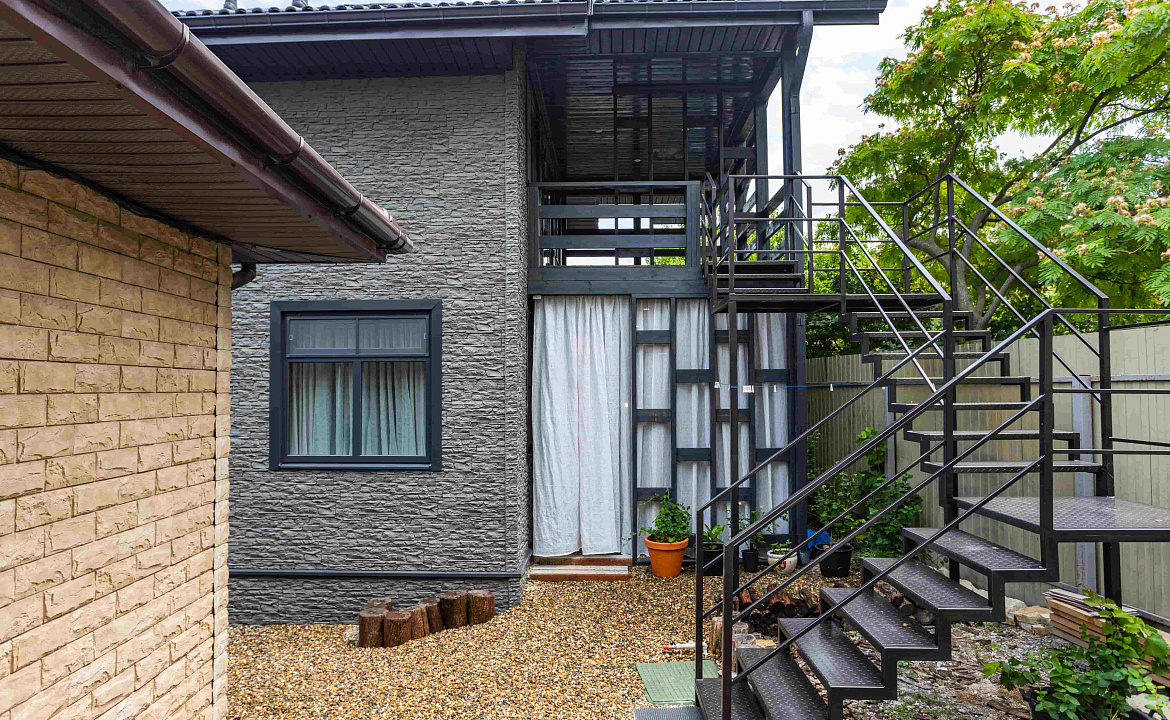 Половина дома (трехкомнатный люкс). Половина дома (трехкомнатный люкс) "У Жоровны". Геленджик Половина дома (трехкомнатный люкс). Половина дома (трехкомнатный люкс) "У Жоровны". Геленджик