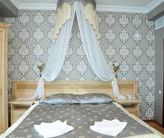 Люкс для новобрачных. Отель "Атлант-Люкс". 