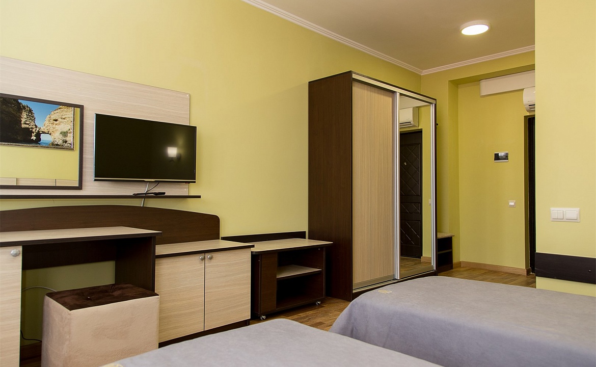 Улучшенный стандарт с видом на море и горы. Гостевой комплекс "Чижик Пыжик". Никита