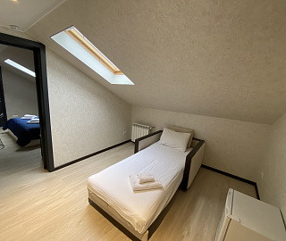 Мансардный трехместный. Отель BLUE MARINE HOTEL. 