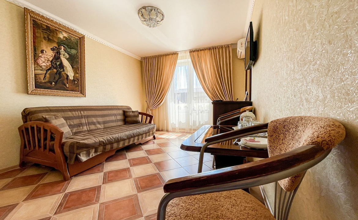 Люкс 2-х комнатный (большой) с балконом. Anzhelina Family Hotel. Витязево