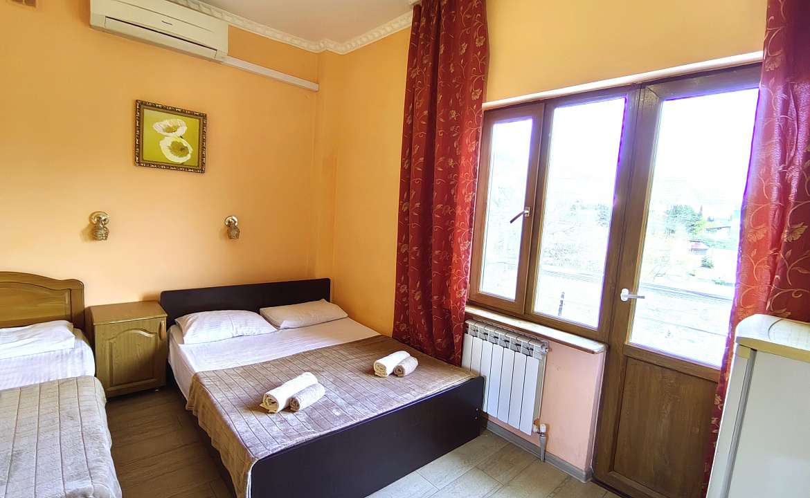 Трехместный номер «Комфорт». Гостевой дом "Цитрус". Лазаревское