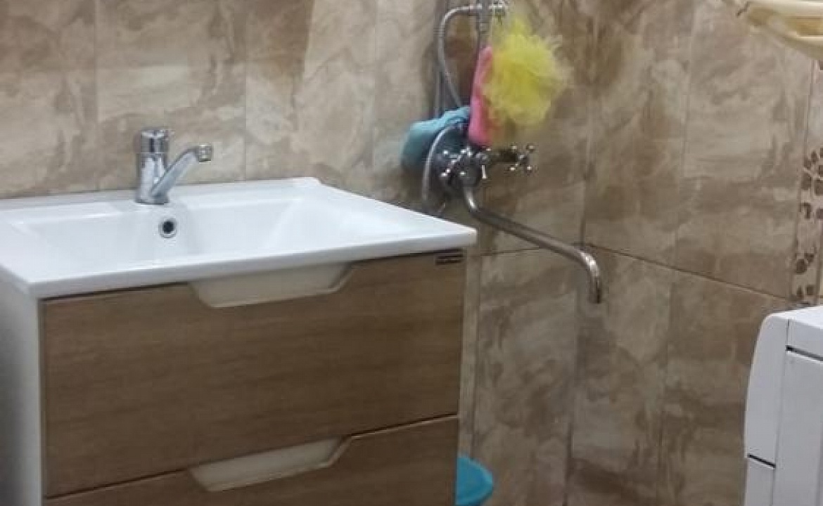 Квартира под ключ. Квартира в многоквартирном доме Трёхкомнатная квартира. Сухум