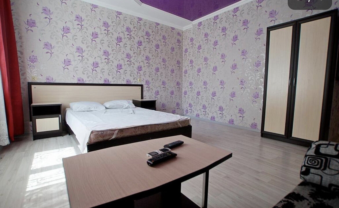 Стандартный двухместный номер с двухспальной кроватью, от 1 до 3 гостей, двуспальная кровать. Мини-отель Моника. Анапа