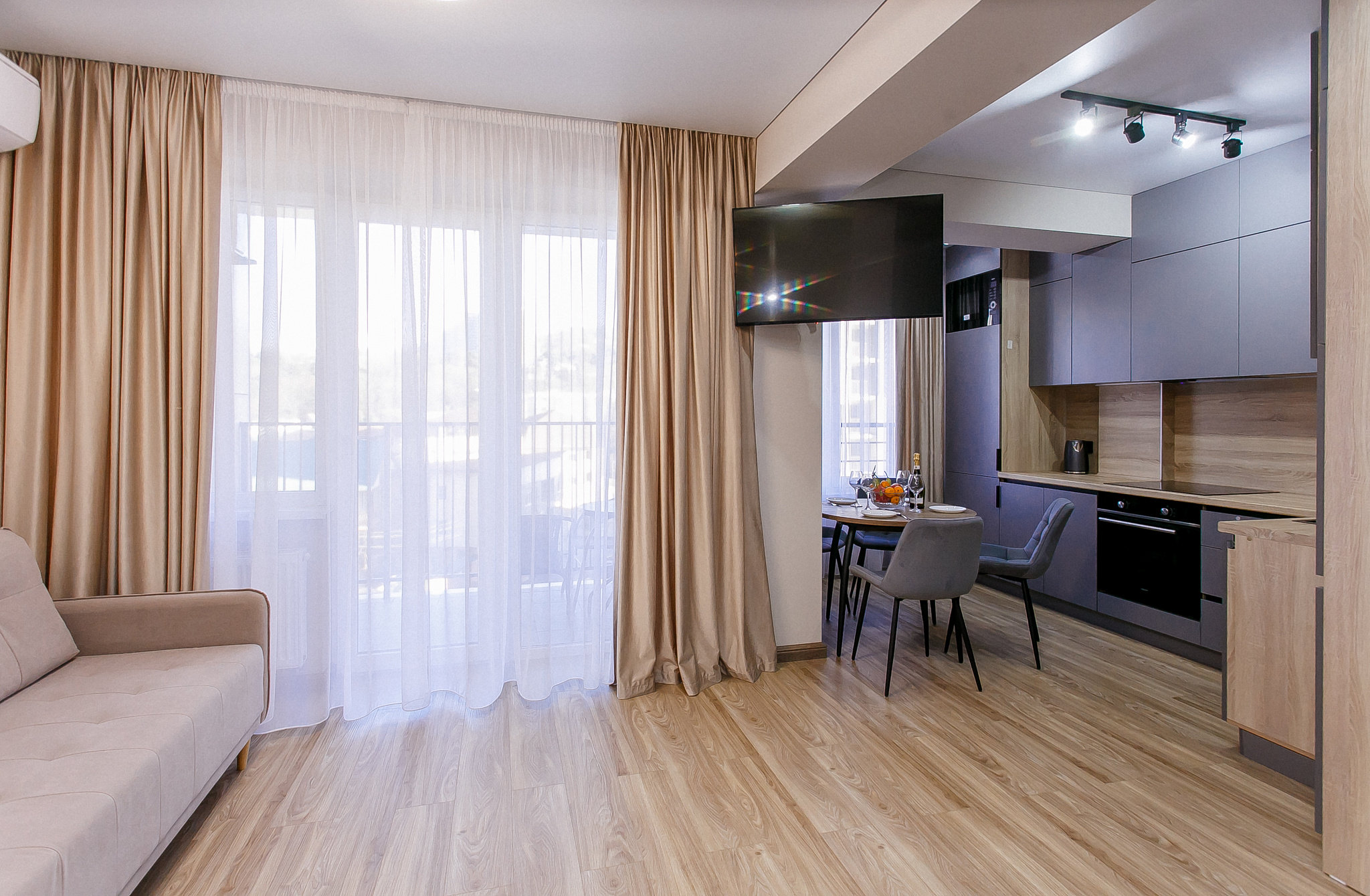 . Квартира в многоквартирном доме Квартира на первой линии с отдельной спальней. Дагомыс