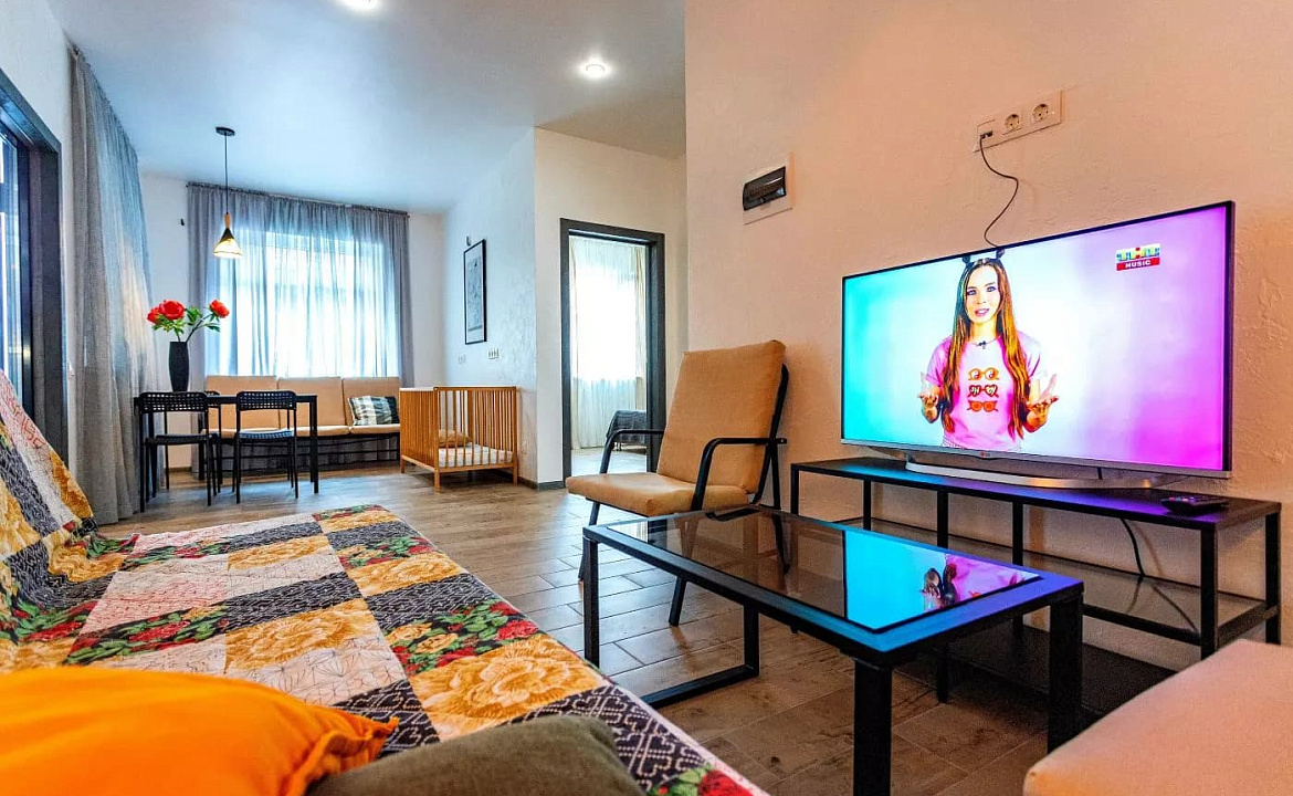 Половина дома (трехкомнатный люкс). Половина дома (трехкомнатный люкс) "У Жоровны". Геленджик Половина дома (трехкомнатный люкс). Половина дома (трехкомнатный люкс) "У Жоровны". Геленджик