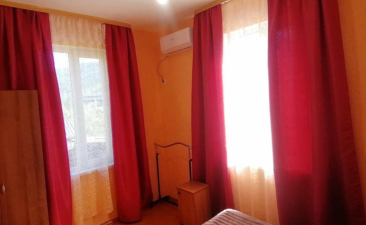 Лавровый лист . Частный сектор Лавровый лист. Новый Афон