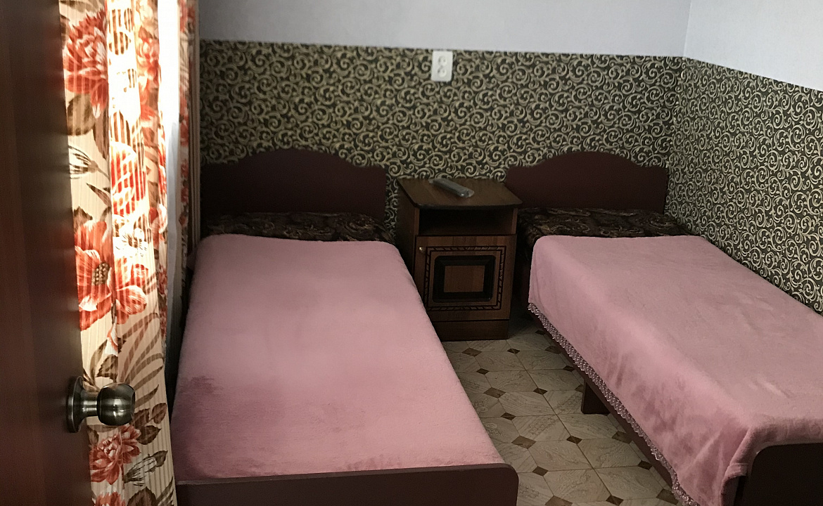 Двух комнатный семейный номер . Гостевой дом У Наталии . Джубга