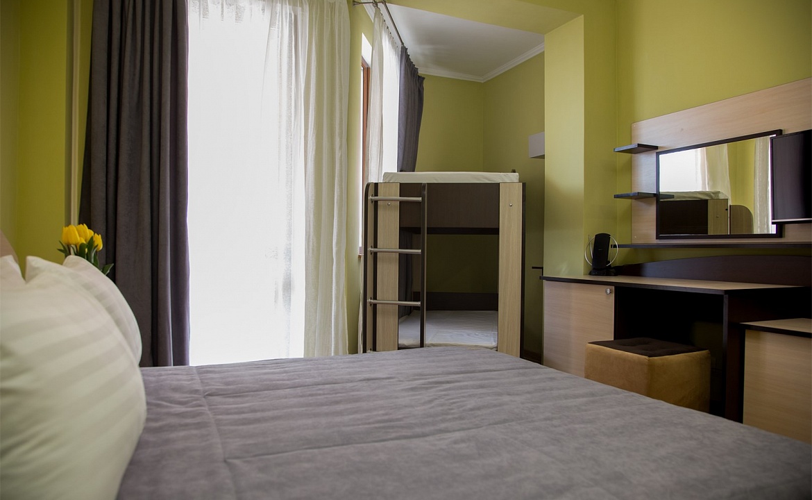 Семейный стандарт с террасой и видом на море. Гостевой комплекс "Чижик Пыжик". Никита