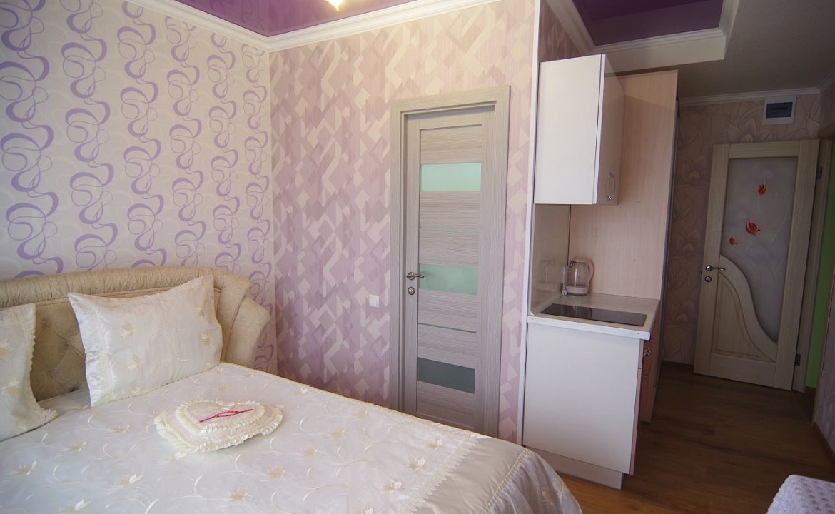 Комфорт 2-х местный с балконом( Комната №5). Частный гостевой дом у Ярославовны. Алушта