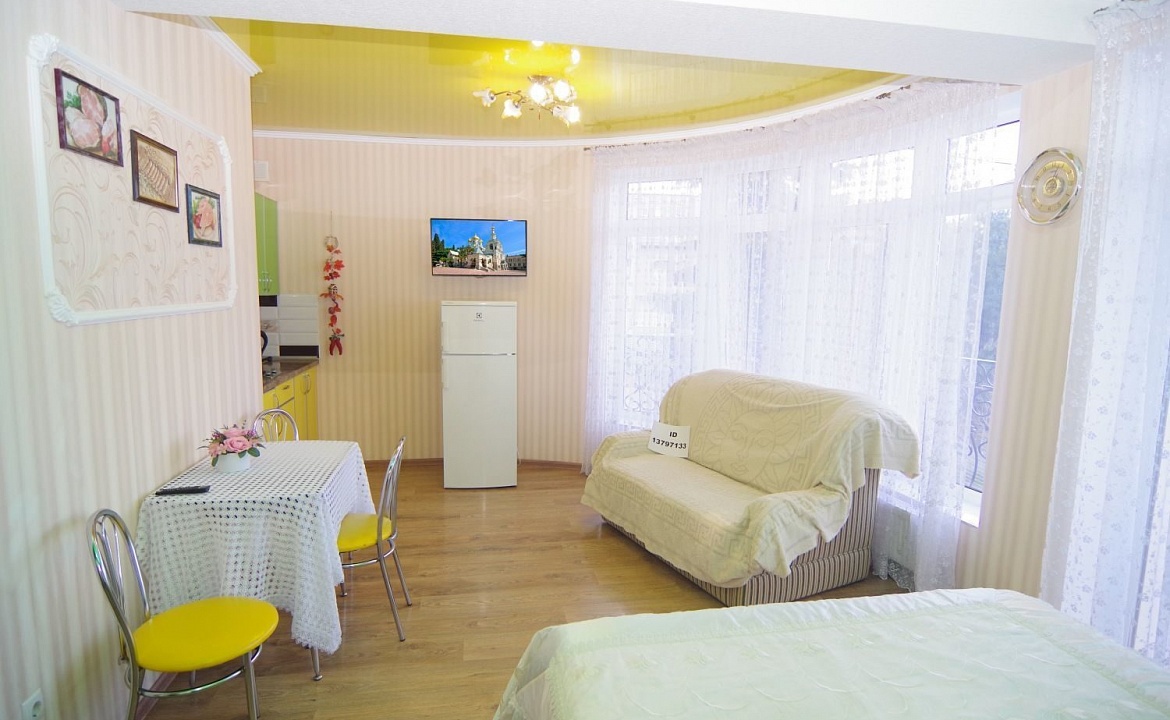 Люкс 4-х местный (Семейный) с панорамным видом( Комната № 4). Частный гостевой дом у Ярославовны. Алушта