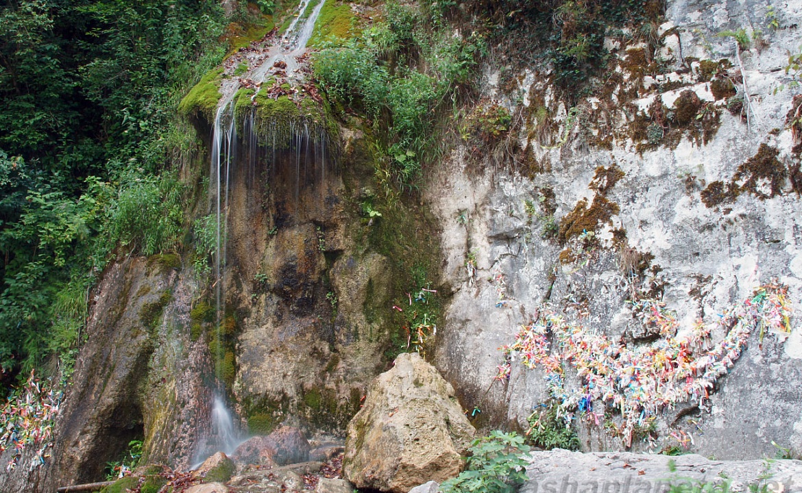 Водопад Девичьи слезы. Фото взято с сайта: https://nashaplaneta.net/