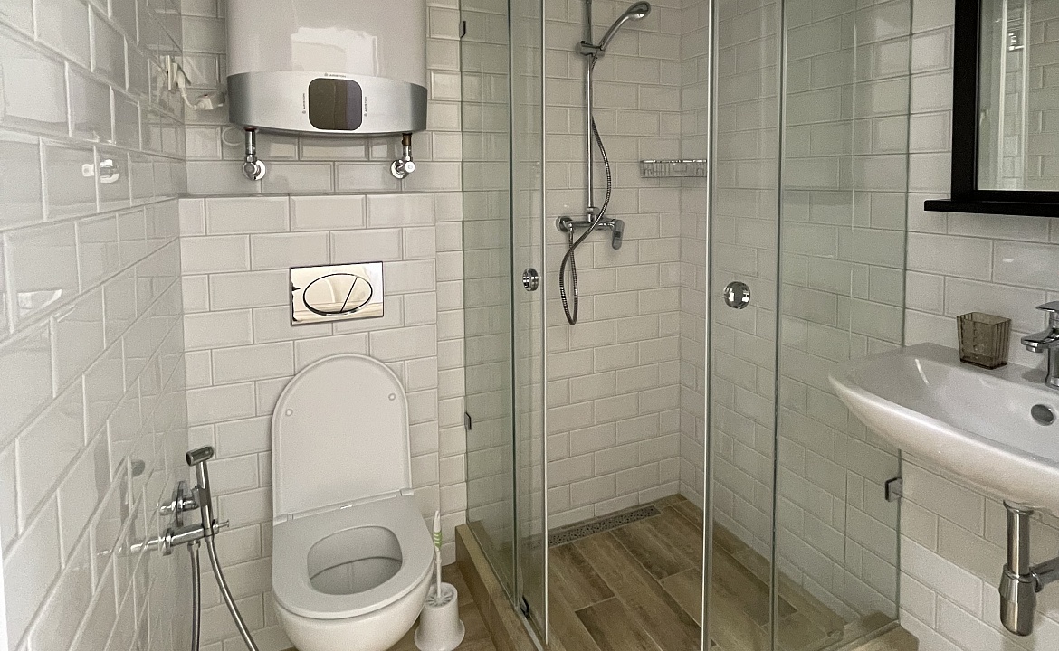 Апартамент для 2 гостей. Квартира в многоквартирном доме Апартамент-студия. Ливадия