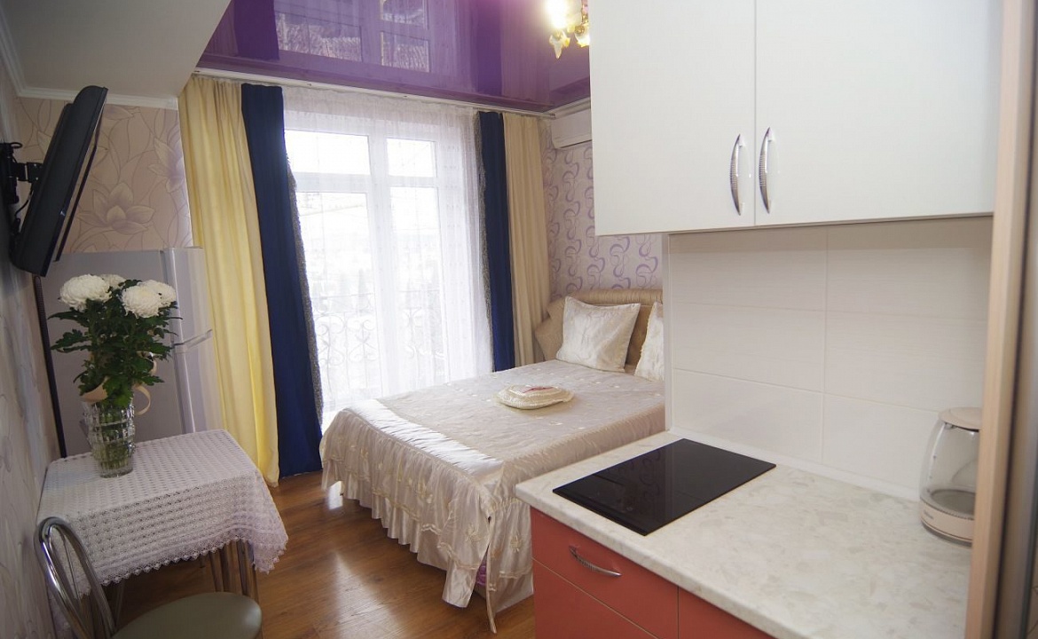 Комфорт 2-х местный с балконом( Комната №5). Частный гостевой дом у Ярославовны. Алушта