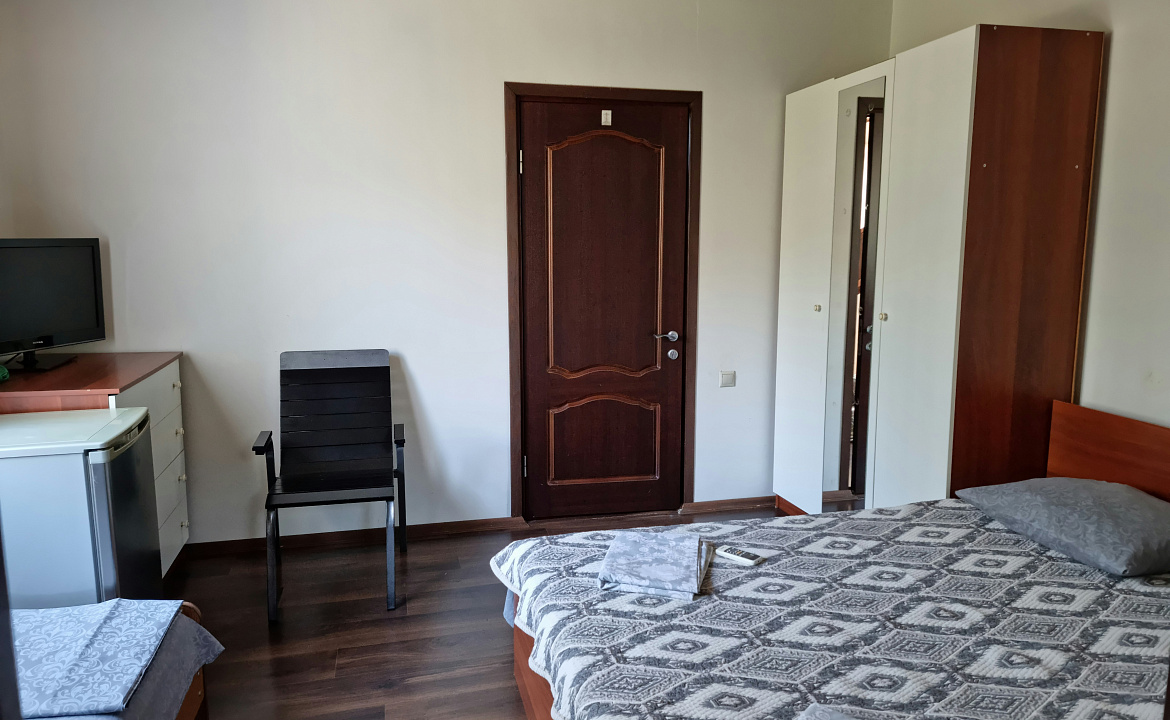 3х местный номер на 1 этаже. Гостевой дом "Цитрус". Цандрипш