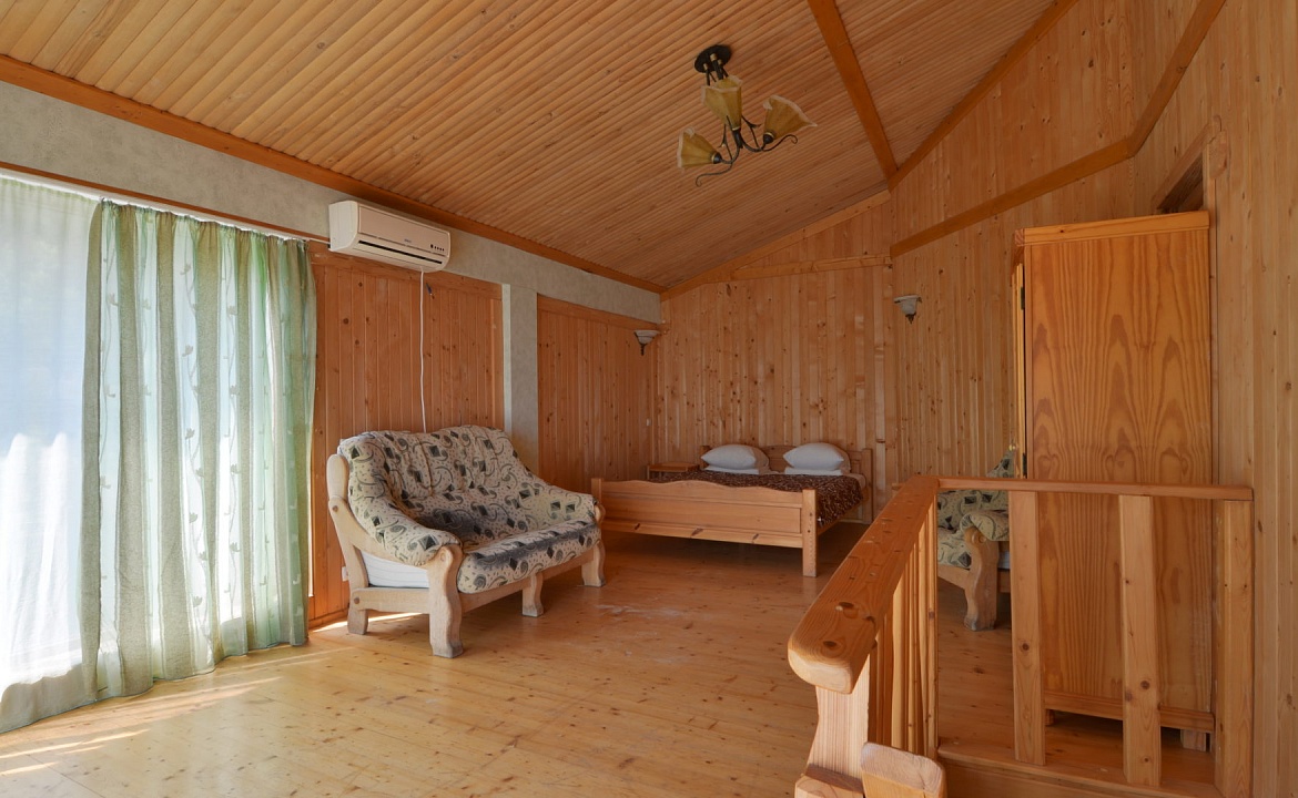 Двухуровневый люкс с балконом. Отель "Кучук-Ламбат". Бондаренково