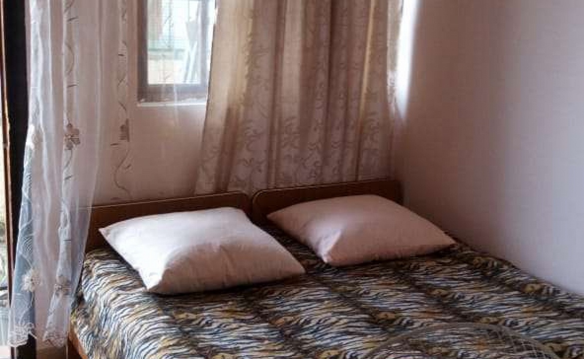 Семейный с двумя спальнями, с кухней и маленьким двориком. . Гостевой дом Siberia. Гагра