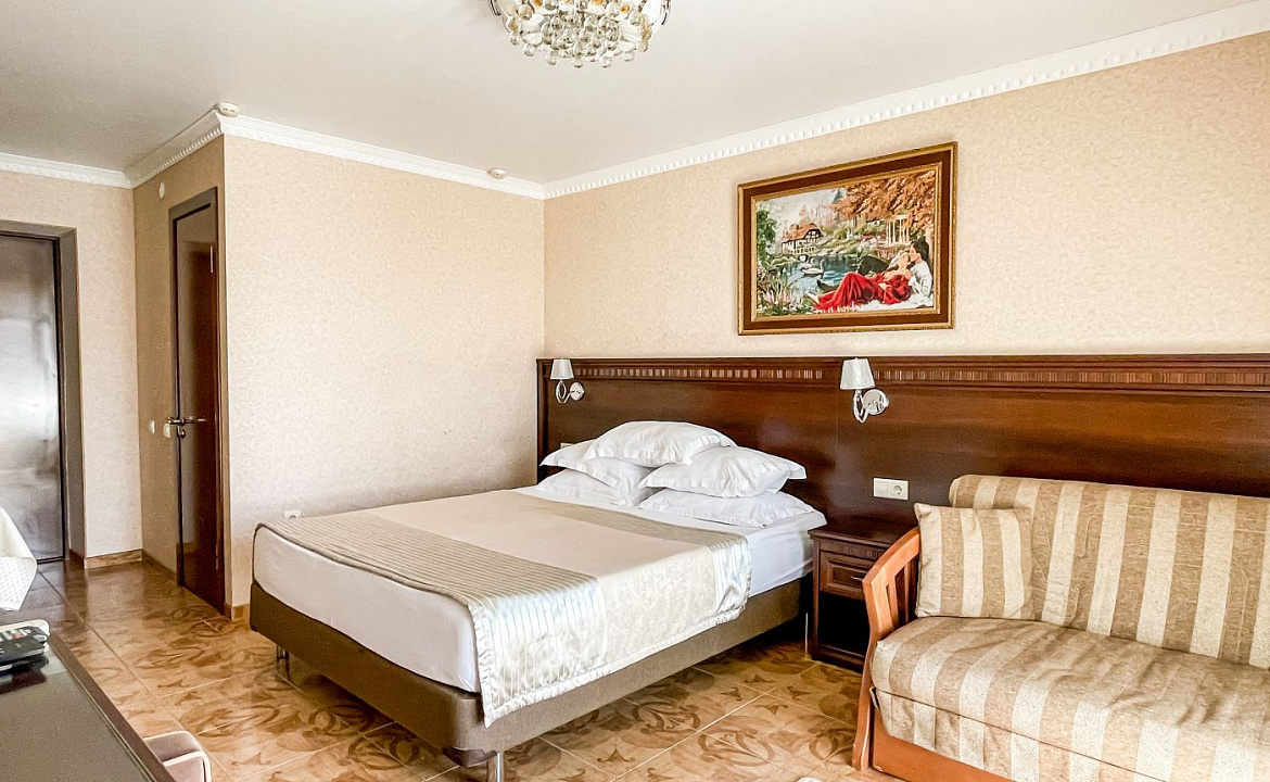 Полулюкс 5-ти местный (с балконом). Anzhelina Family Hotel. Витязево