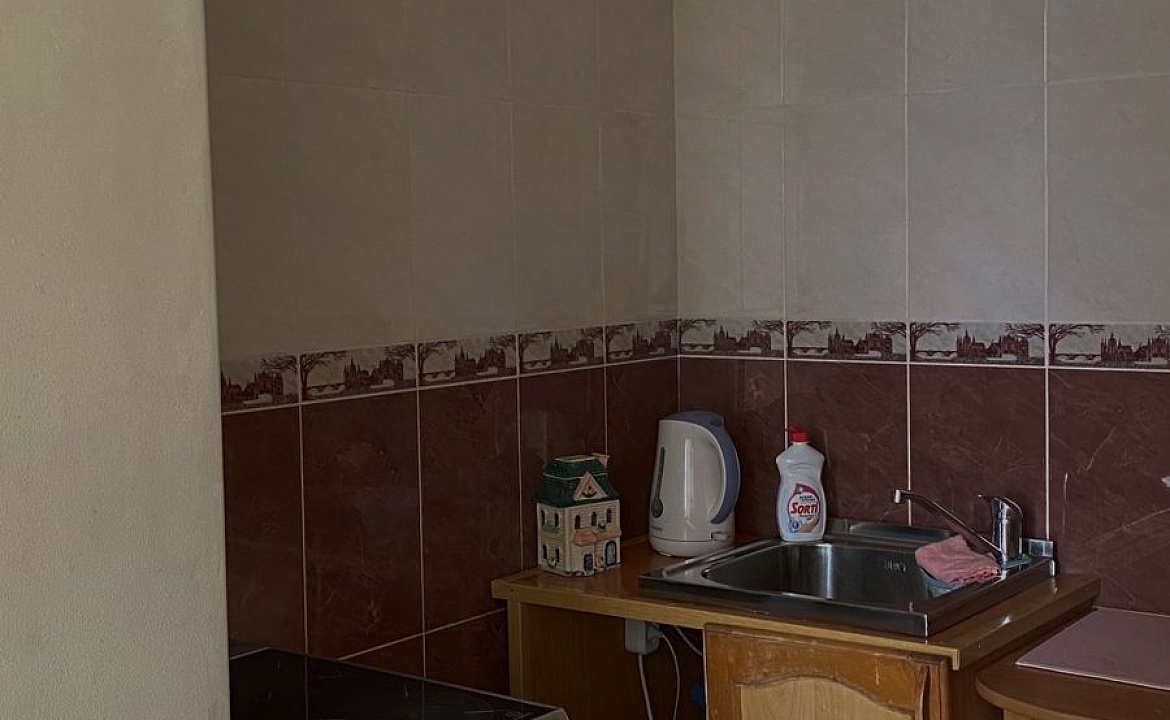 Двухкомнатная квартира под ключ. Двухкомнатная квартира у рынка . Гагра