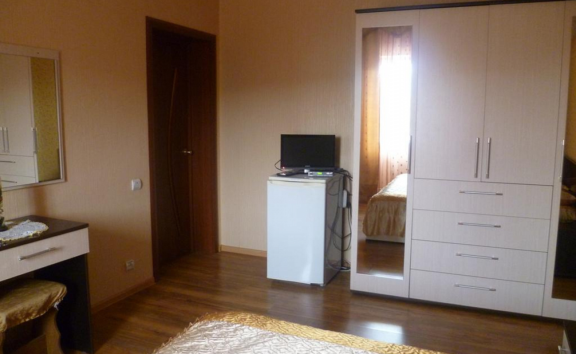 Двухкомнатный с балконом . Гостевой дом У Наталии . Джубга