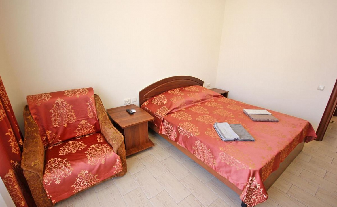 2-х комнатный номер с балконом. Гостевой дом "Радуга". Витязево