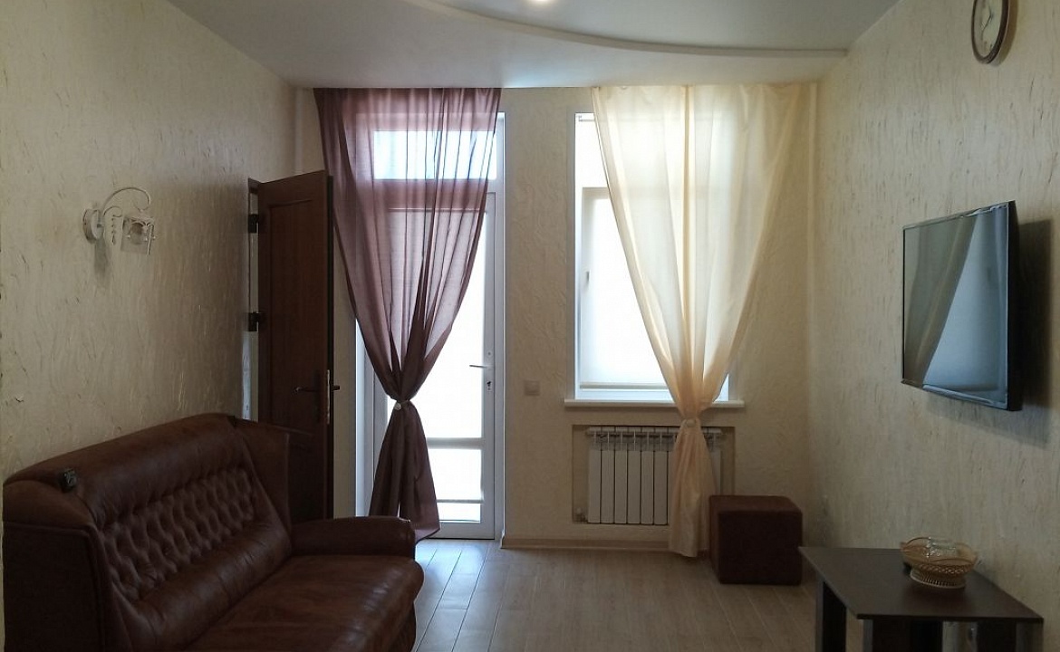 Трехкомнатный номер с балконом «Люкс/Luxe». Гостевой дом  Vega. Заозерное Трехкомнатный номер с балконом «Люкс/Luxe». Гостевой дом  Vega. Заозерное